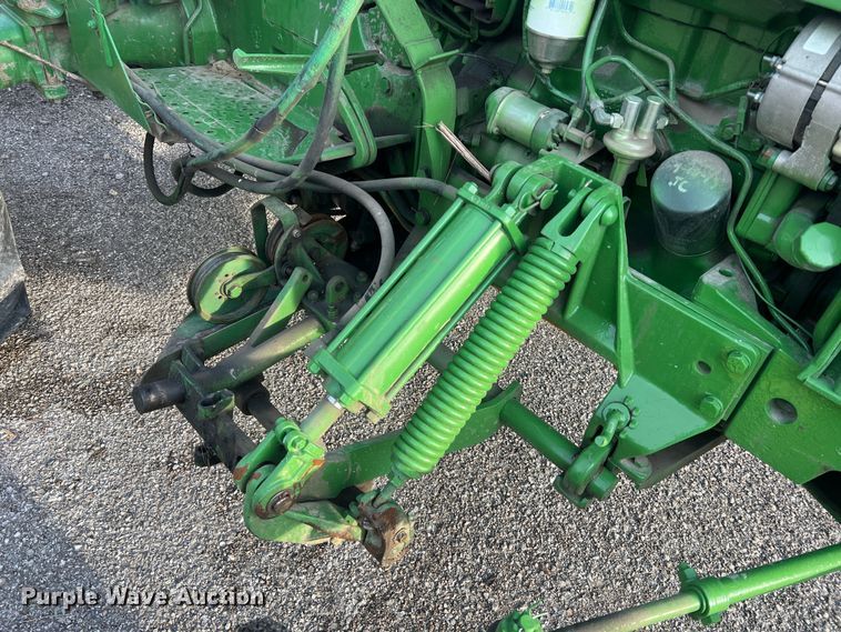 image for item JU9662 1972 John Deere 1020  tractor