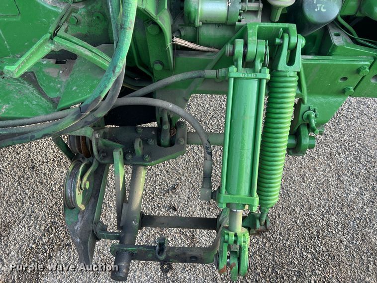image for item JU9662 1972 John Deere 1020  tractor