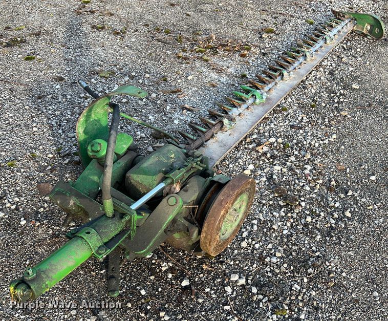 image for item JU9662 1972 John Deere 1020  tractor