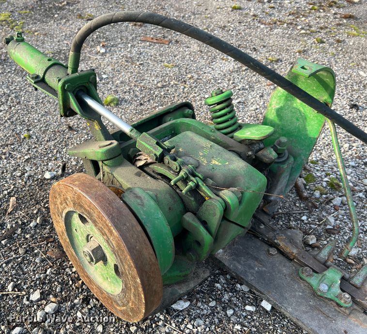 image for item JU9662 1972 John Deere 1020  tractor