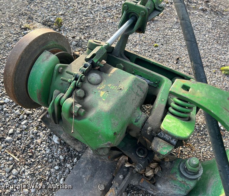 image for item JU9662 1972 John Deere 1020  tractor