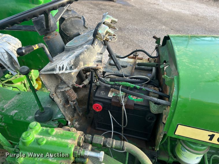 image for item JU9662 1972 John Deere 1020  tractor
