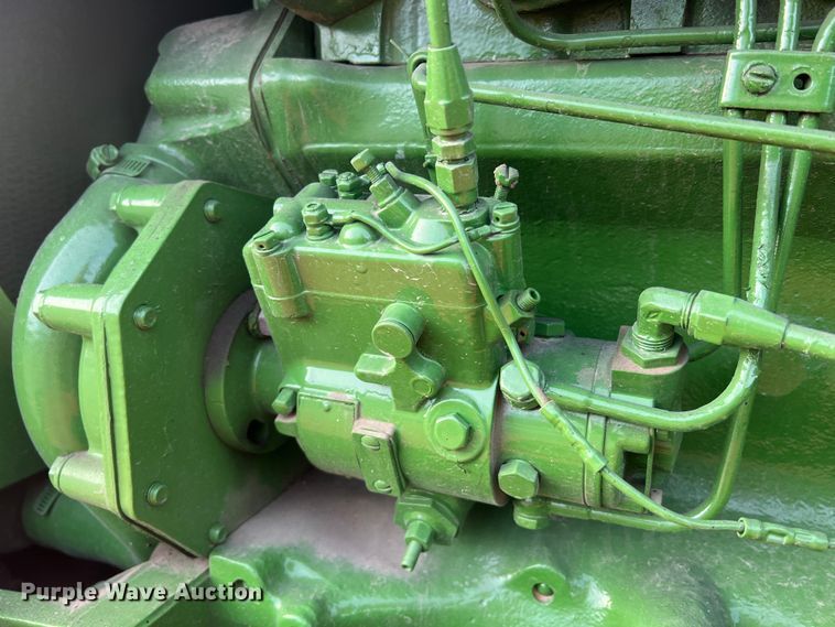 image for item JU9662 1972 John Deere 1020  tractor