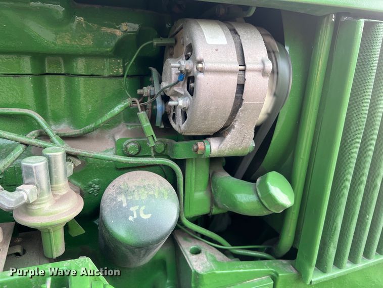 image for item JU9662 1972 John Deere 1020  tractor