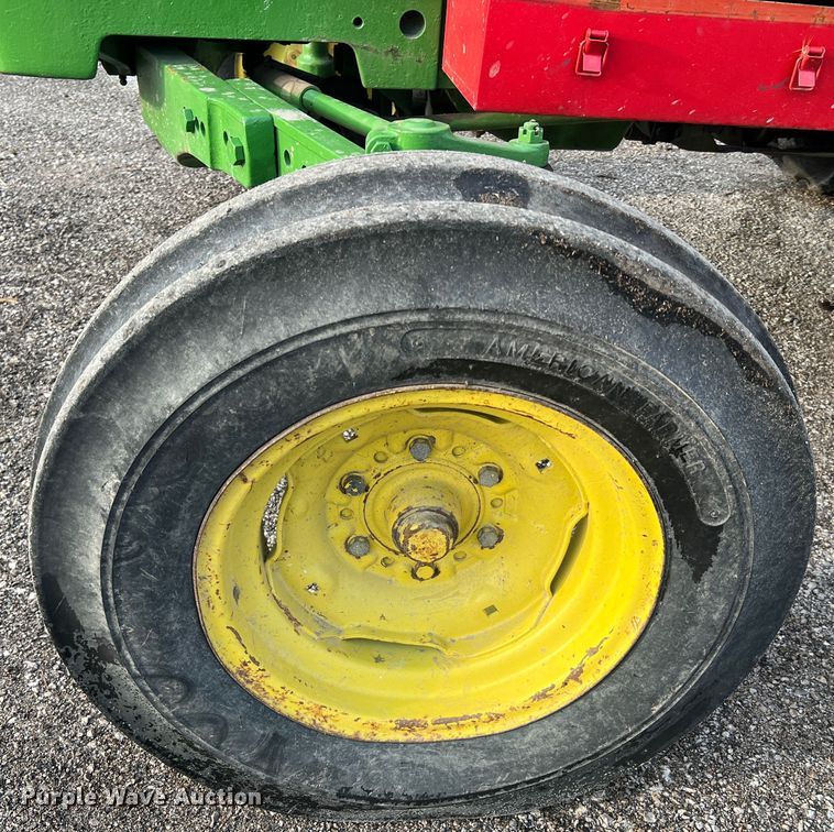 image for item JU9662 1972 John Deere 1020  tractor