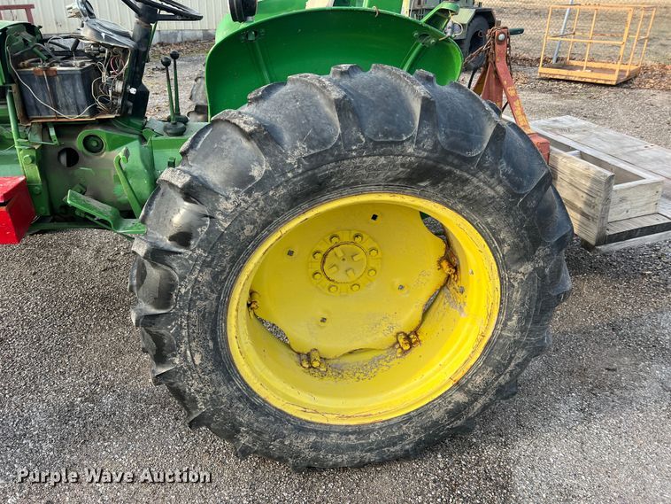 image for item JU9662 1972 John Deere 1020  tractor