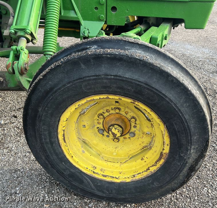 image for item JU9662 1972 John Deere 1020  tractor