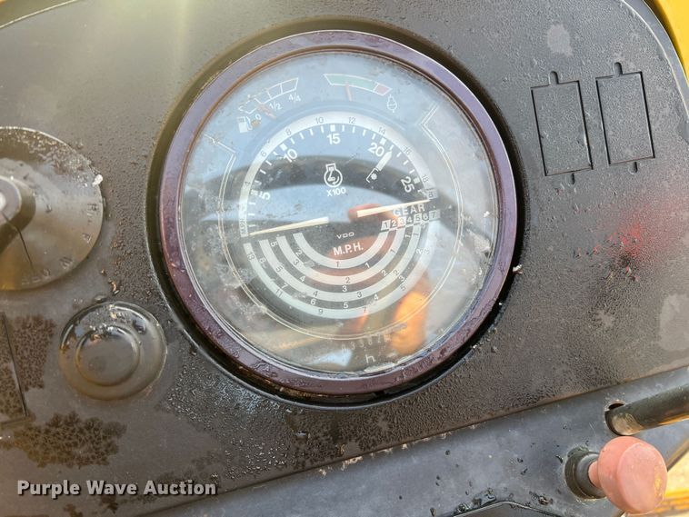 image for item JU9663 John Deere 2355  tractor