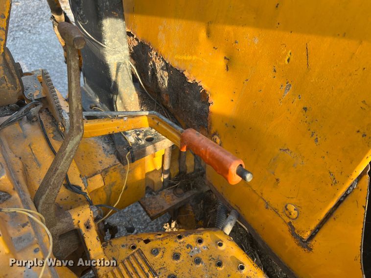 image for item JU9663 John Deere 2355  tractor