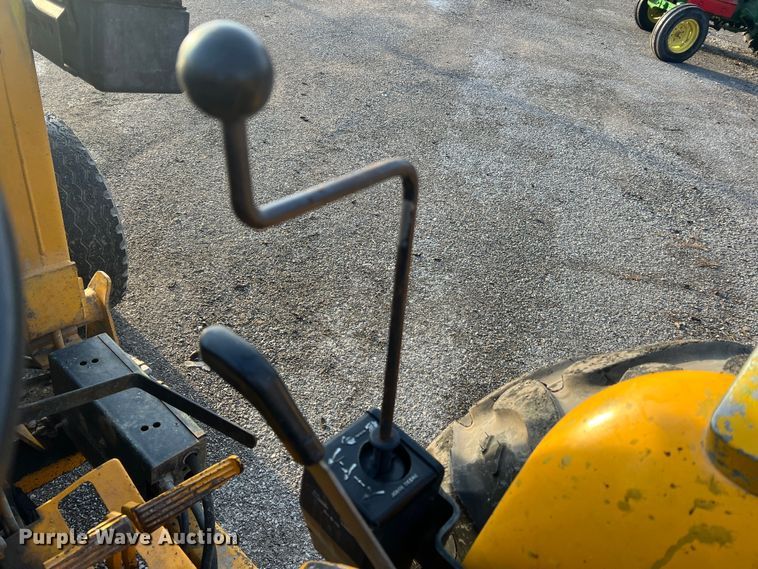 image for item JU9663 John Deere 2355  tractor