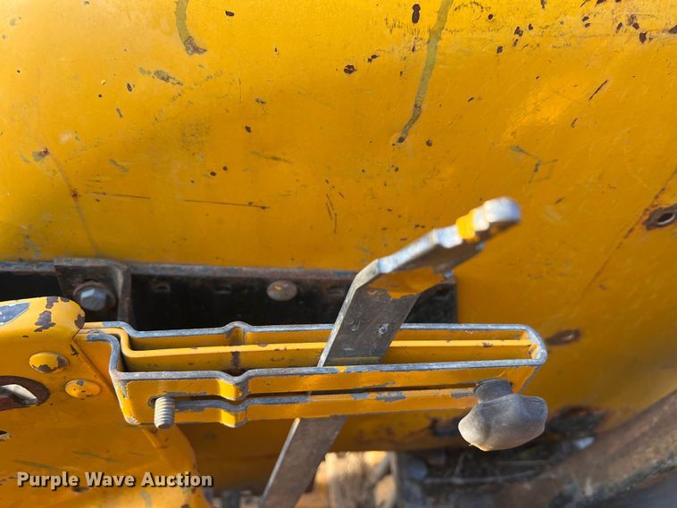 image for item JU9663 John Deere 2355  tractor