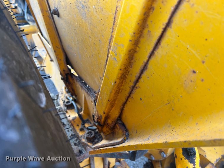 image for item JU9663 John Deere 2355  tractor