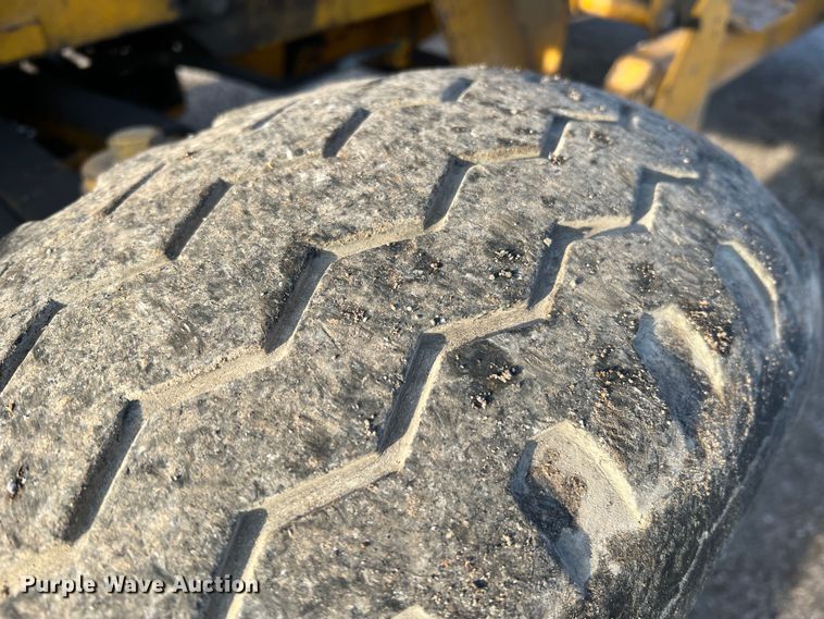 image for item JU9663 John Deere 2355  tractor