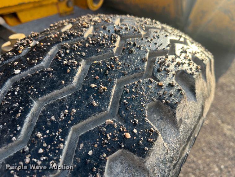 image for item JU9663 John Deere 2355  tractor