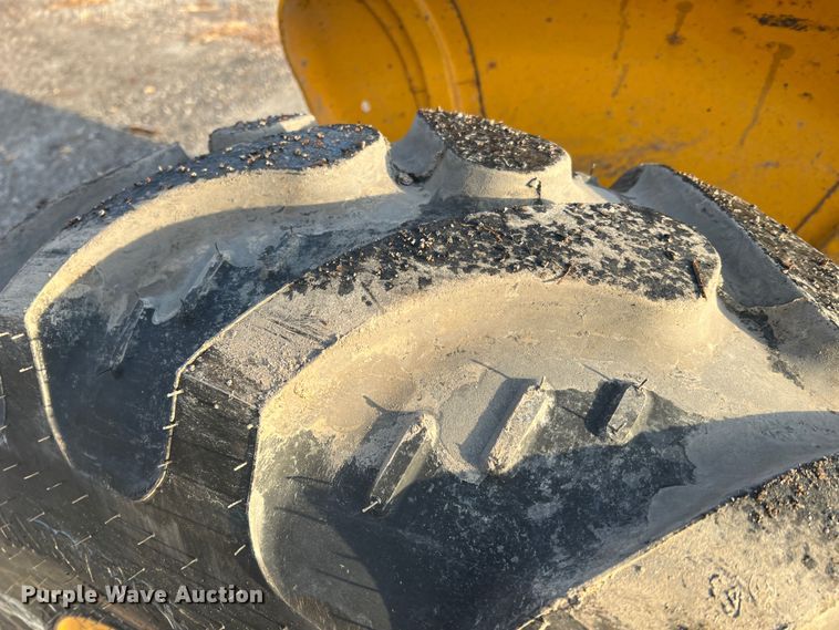 image for item JU9663 John Deere 2355  tractor