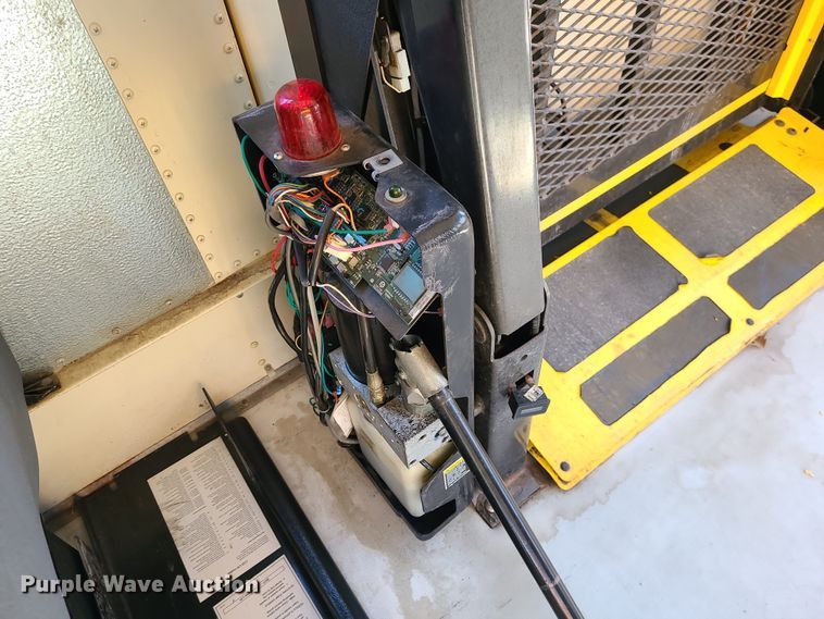 image for item JW9738 2007 IC PB105  school bus