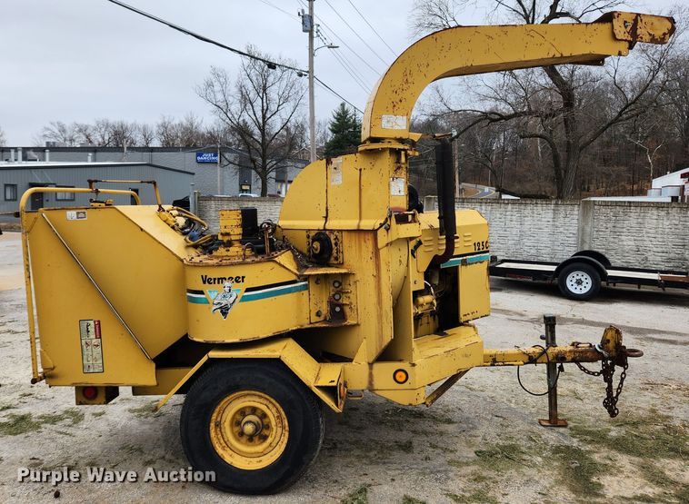 image for item KT9472 1994 Vermeer 1250BC  wood chipper