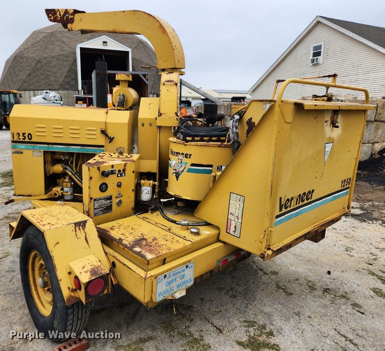 image for item KT9472 1994 Vermeer 1250BC  wood chipper