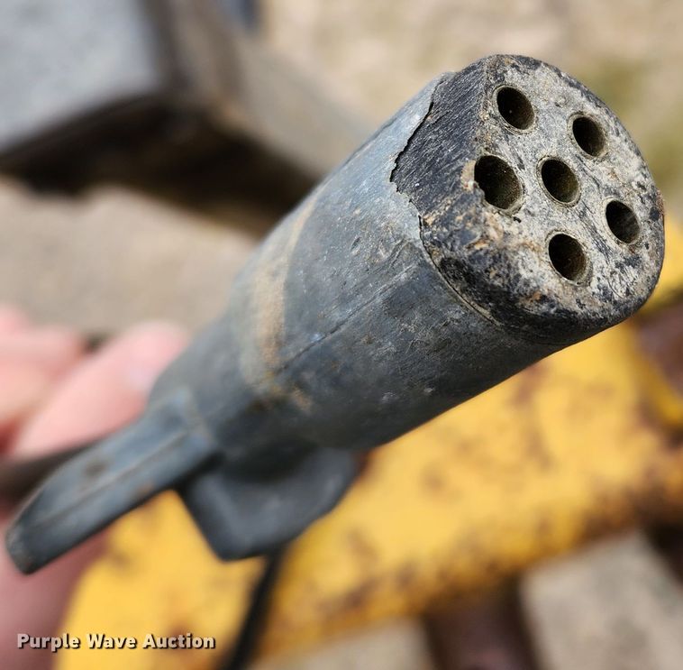 image for item KT9472 1994 Vermeer 1250BC  wood chipper