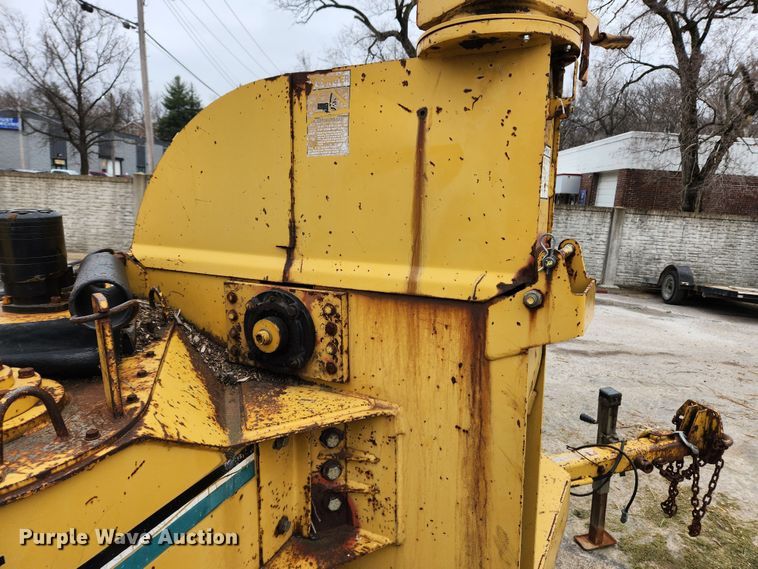 image for item KT9472 1994 Vermeer 1250BC  wood chipper