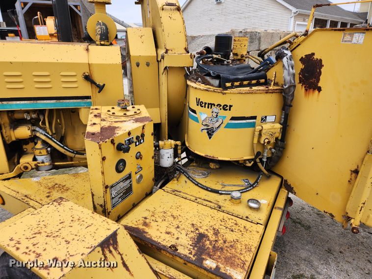 image for item KT9472 1994 Vermeer 1250BC  wood chipper