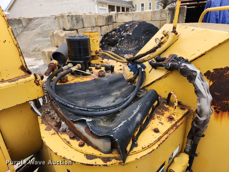 image for item KT9472 1994 Vermeer 1250BC  wood chipper