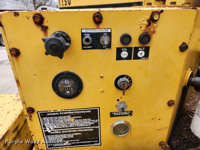 image for item KT9472 1994 Vermeer 1250BC  wood chipper