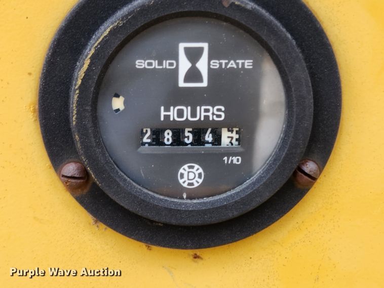 image for item KT9472 1994 Vermeer 1250BC  wood chipper