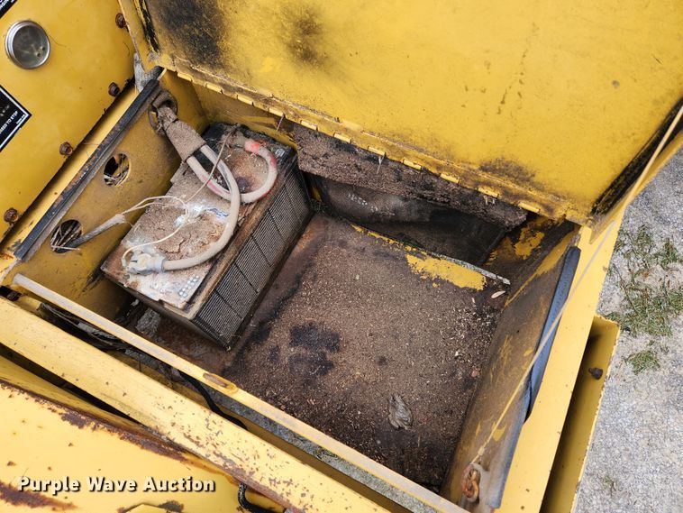 image for item KT9472 1994 Vermeer 1250BC  wood chipper