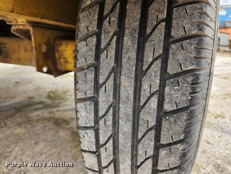 image for item KT9472 1994 Vermeer 1250BC  wood chipper