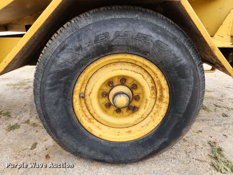 image for item KT9472 1994 Vermeer 1250BC  wood chipper