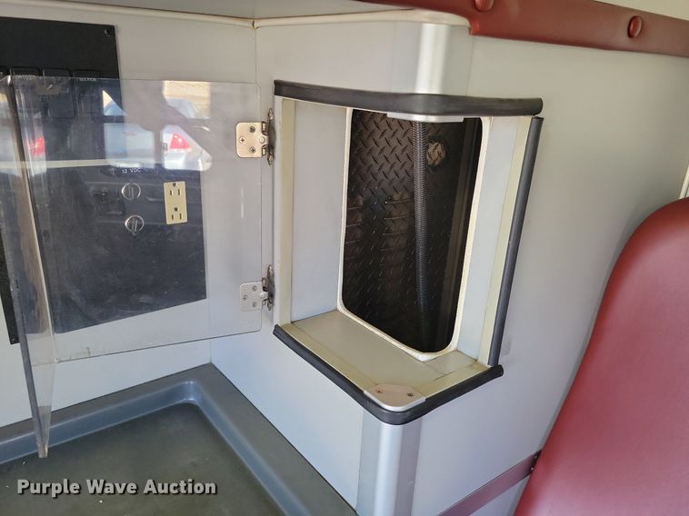 image for item LG9484 2011 Dodge Ram 4500HD  ambulance