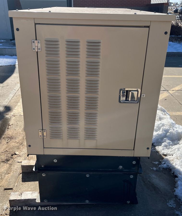 image for item LP9809 2003 Generac 2000 Series  generator