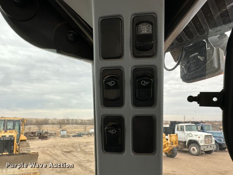 image for item LT9299 2014 New Holland T6.175  MFWD tractor