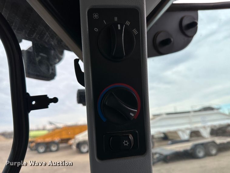 image for item LT9299 2014 New Holland T6.175  MFWD tractor