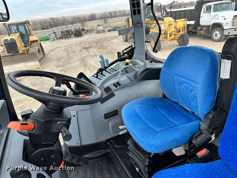 image for item LT9300 2014 New Holland T6.175  MFWD tractor