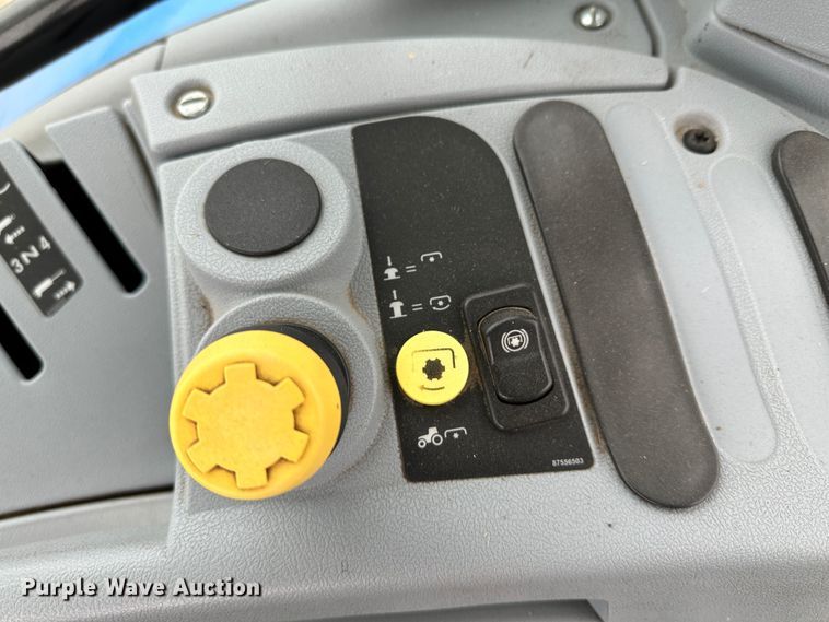 image for item LT9300 2014 New Holland T6.175  MFWD tractor