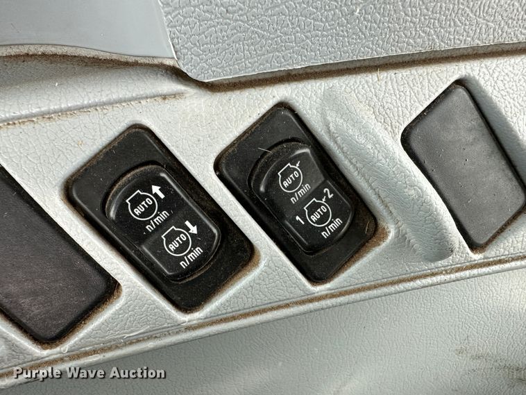 image for item LT9300 2014 New Holland T6.175  MFWD tractor