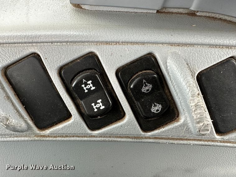 image for item LT9300 2014 New Holland T6.175  MFWD tractor