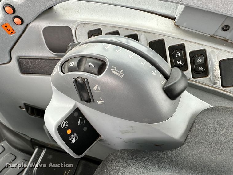 image for item LT9300 2014 New Holland T6.175  MFWD tractor