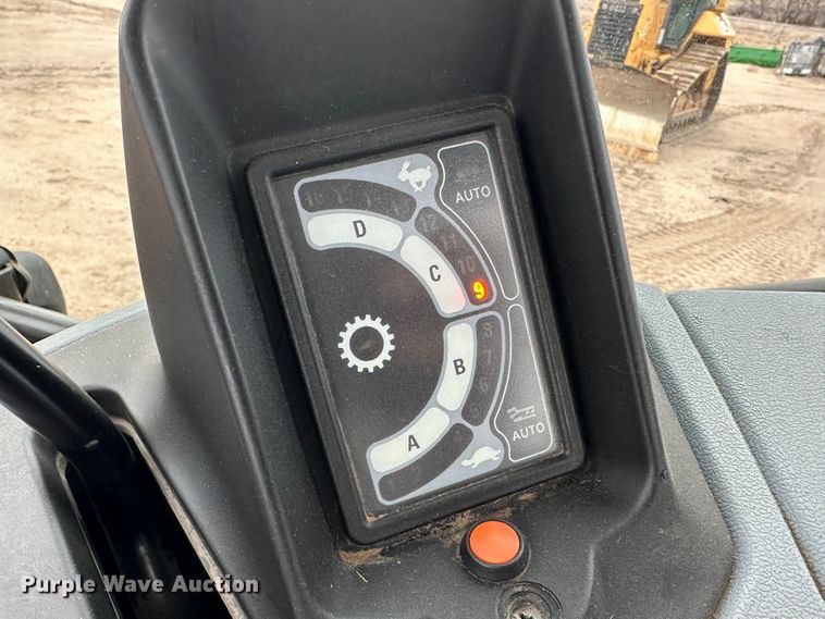 image for item LT9300 2014 New Holland T6.175  MFWD tractor