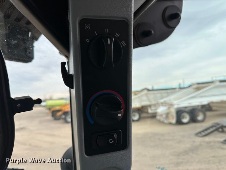 image for item LT9300 2014 New Holland T6.175  MFWD tractor