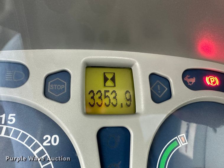 image for item LT9300 2014 New Holland T6.175  MFWD tractor