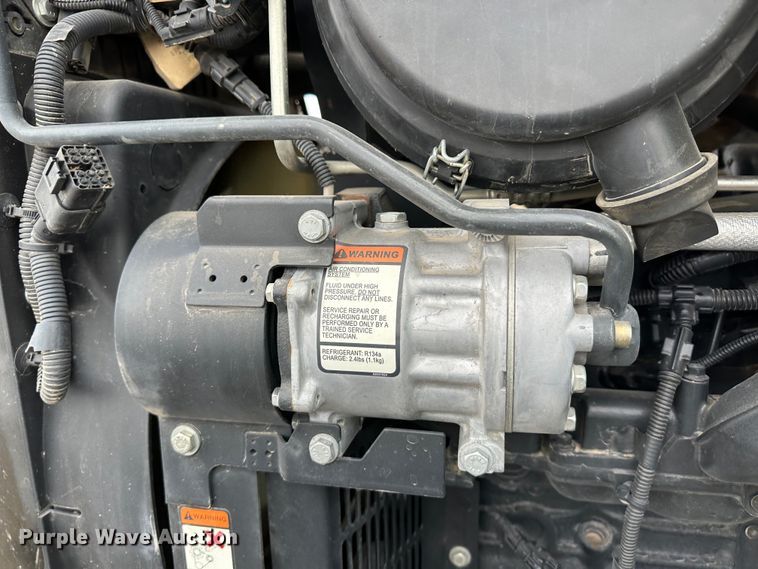 image for item LT9300 2014 New Holland T6.175  MFWD tractor