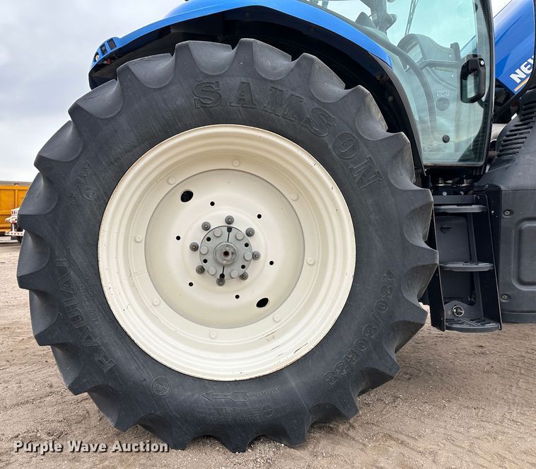 image for item LT9300 2014 New Holland T6.175  MFWD tractor