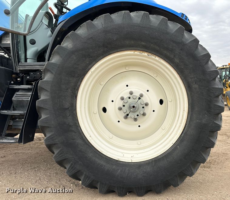 image for item LT9300 2014 New Holland T6.175  MFWD tractor