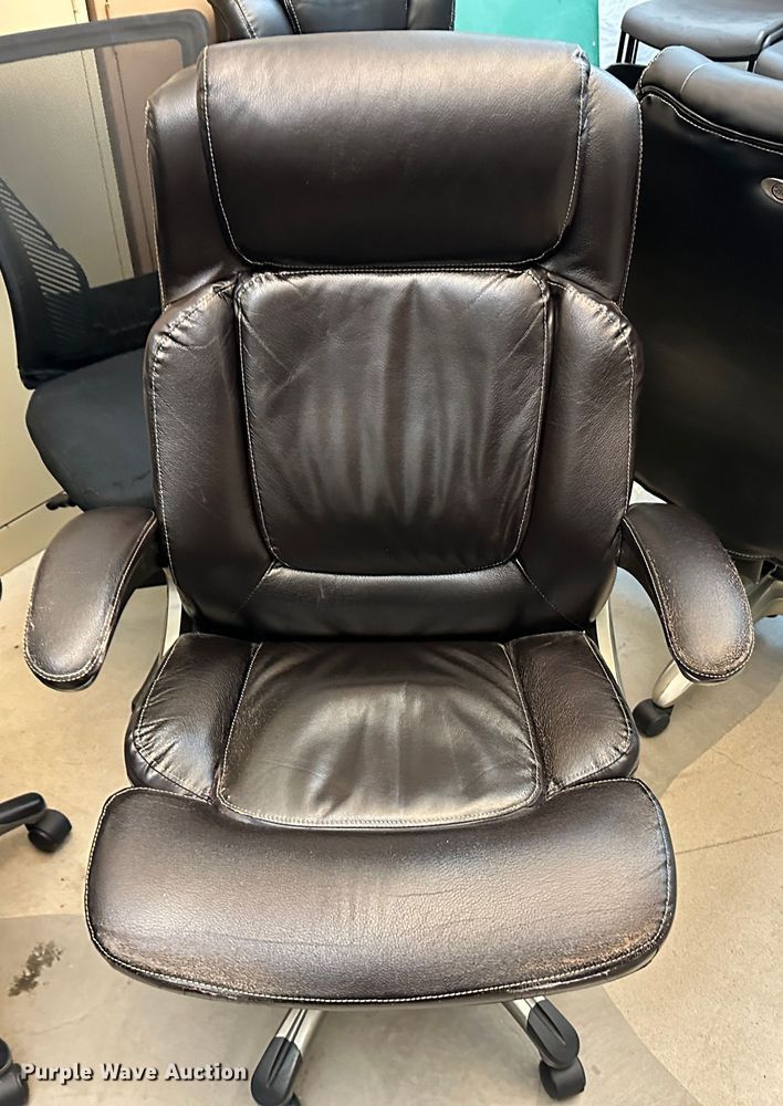 image for item LT9321 (5) chairs