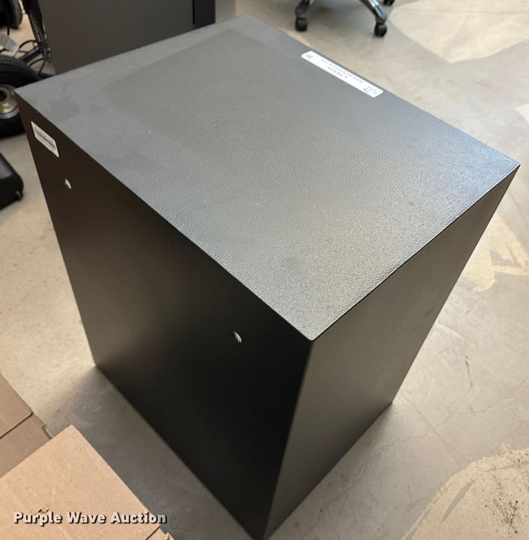 image for item LT9325 SentrySafe  safe