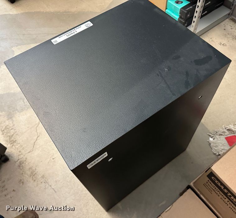 image for item LT9325 SentrySafe  safe