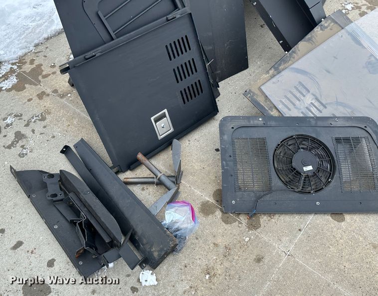 image for item LT9352 K-9 unit vehicle cage